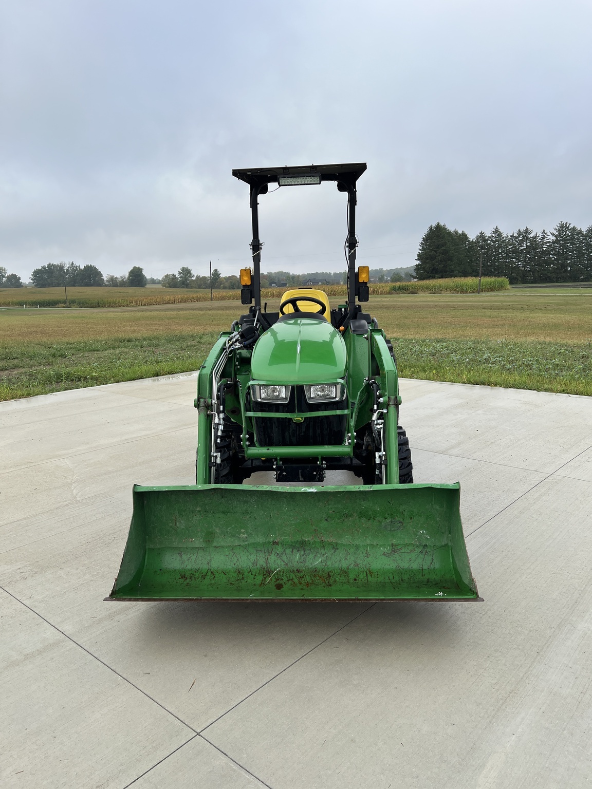 2023 John Deere 3032E Tractor