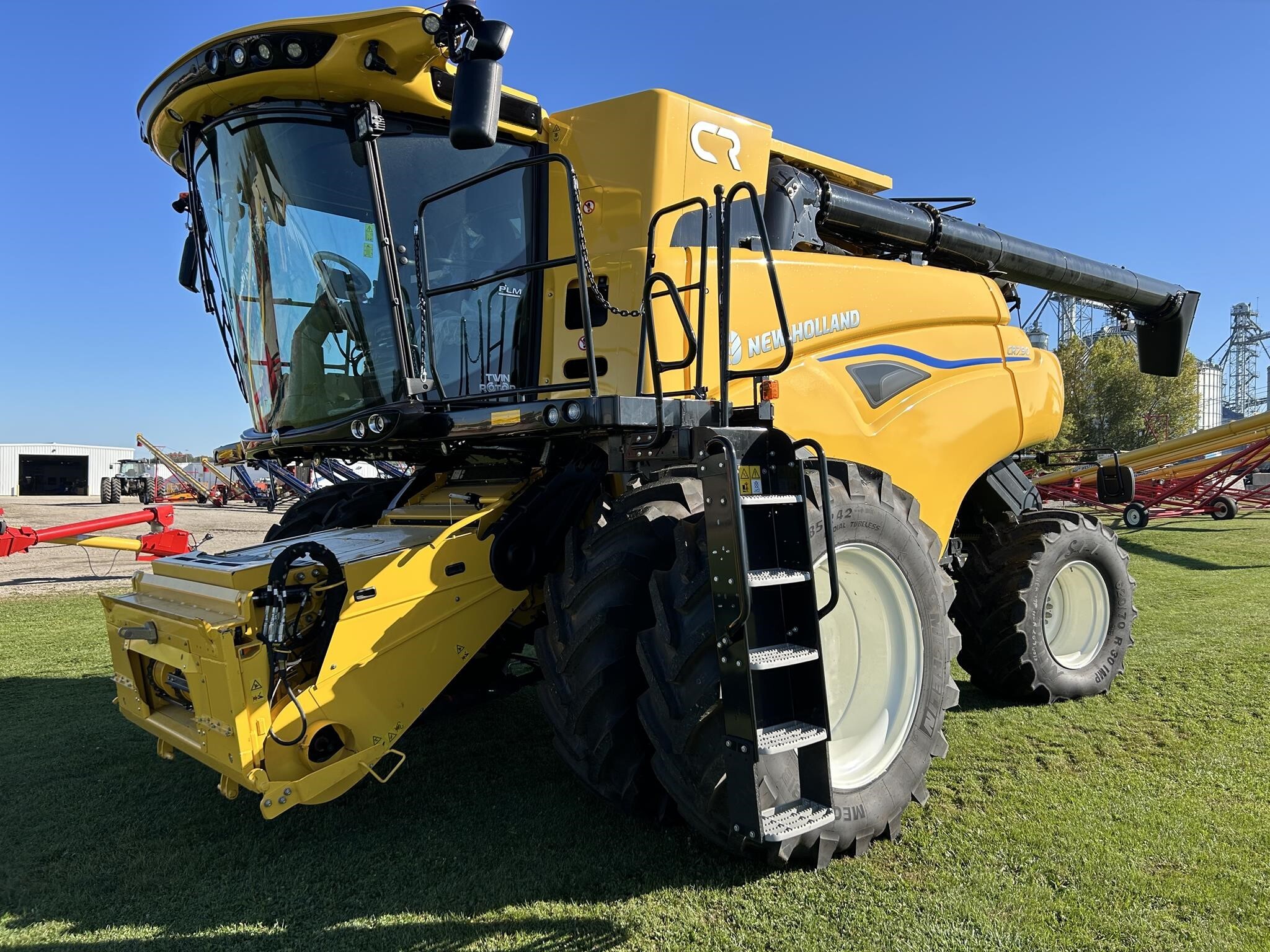 2024 New Holland CR7.90 REVELATION Combine