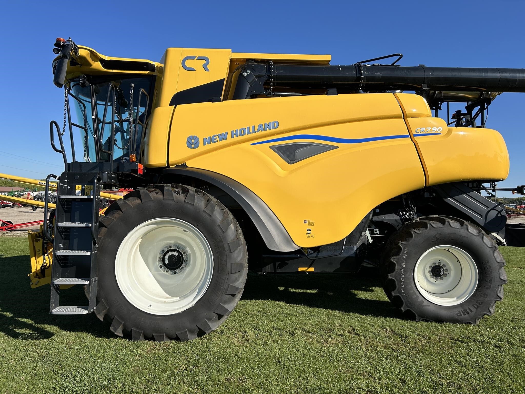 2024 New Holland CR7.90 REVELATION Combine