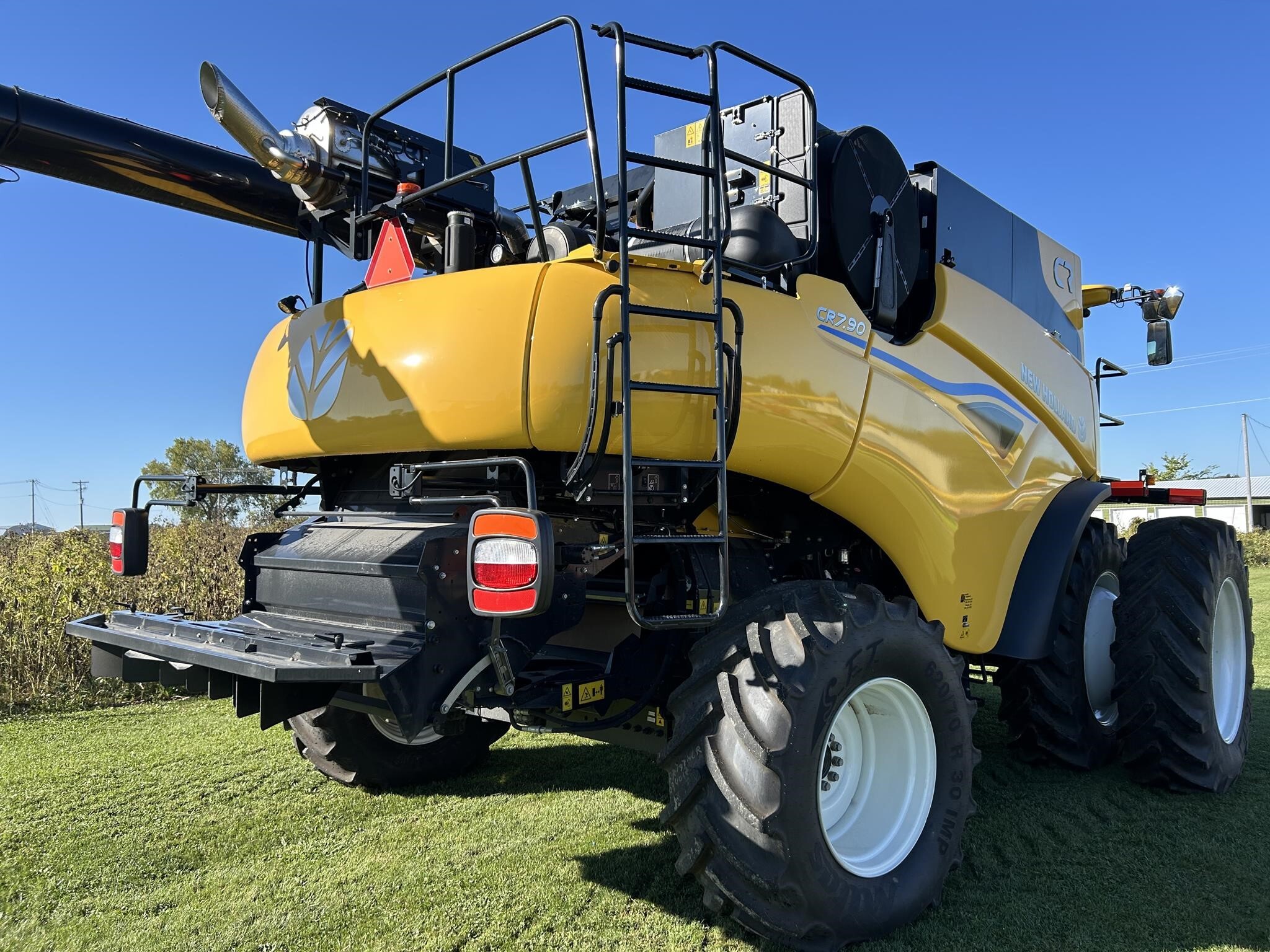 2024 New Holland CR7.90 REVELATION Combine