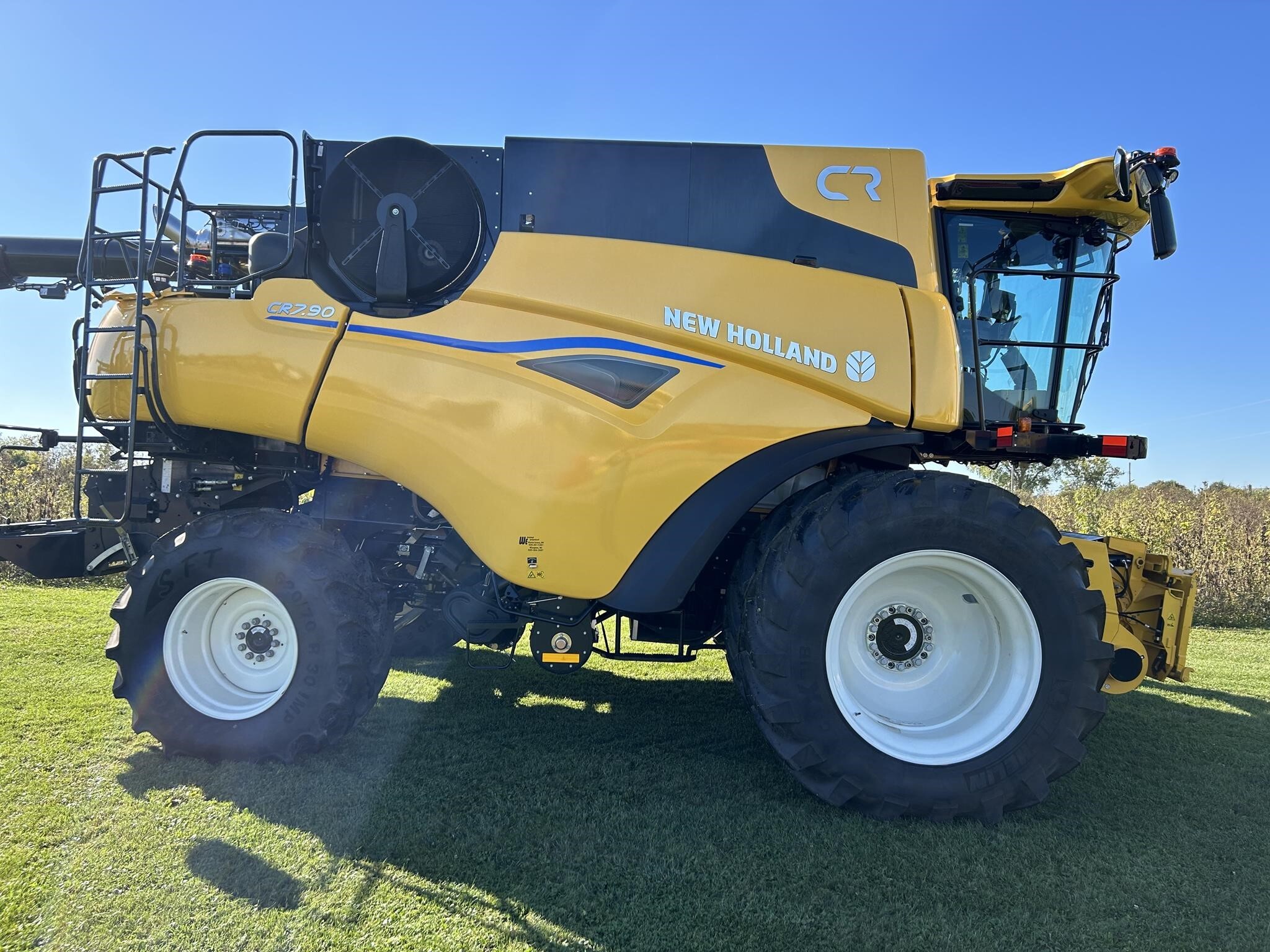 2024 New Holland CR7.90 REVELATION Combine