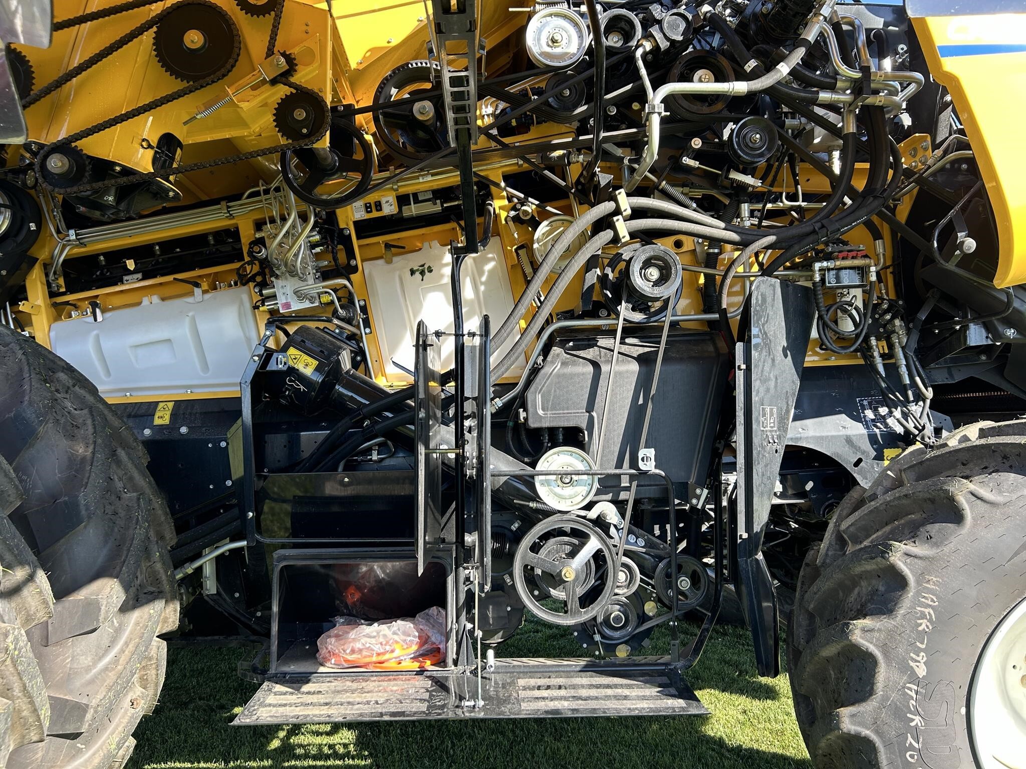 2024 New Holland CR7.90 REVELATION Combine