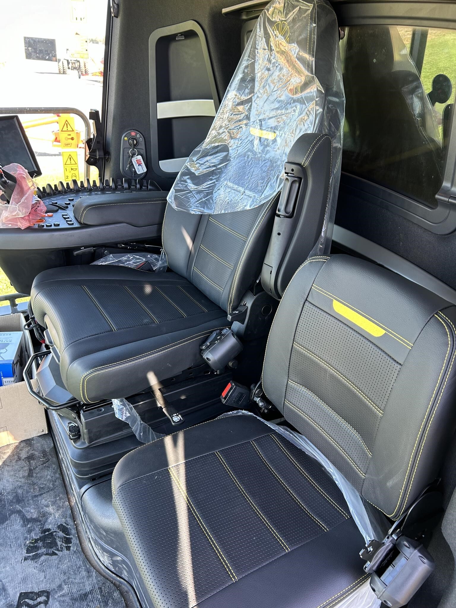 2024 New Holland CR7.90 REVELATION Combine