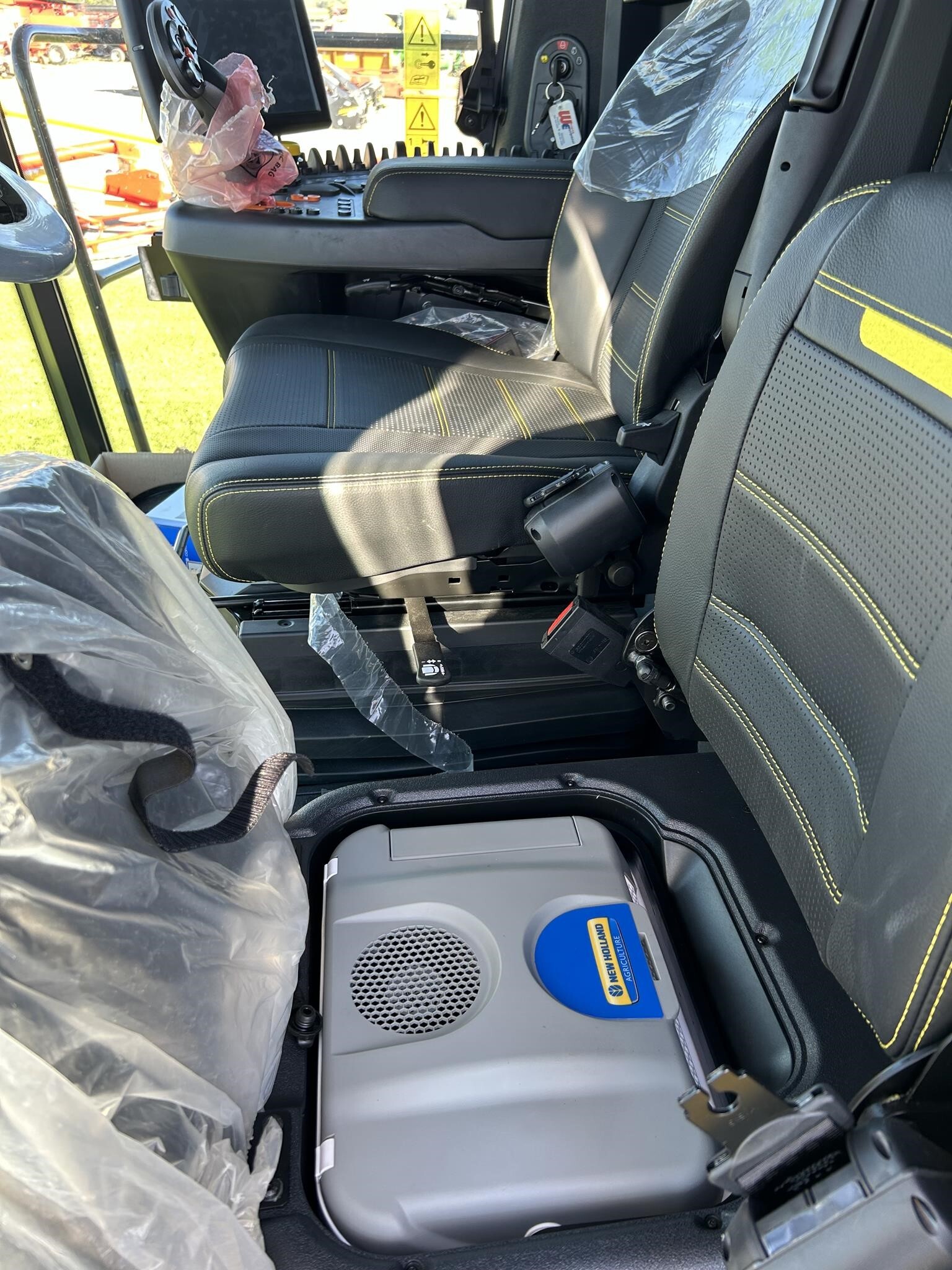 2024 New Holland CR7.90 REVELATION Combine