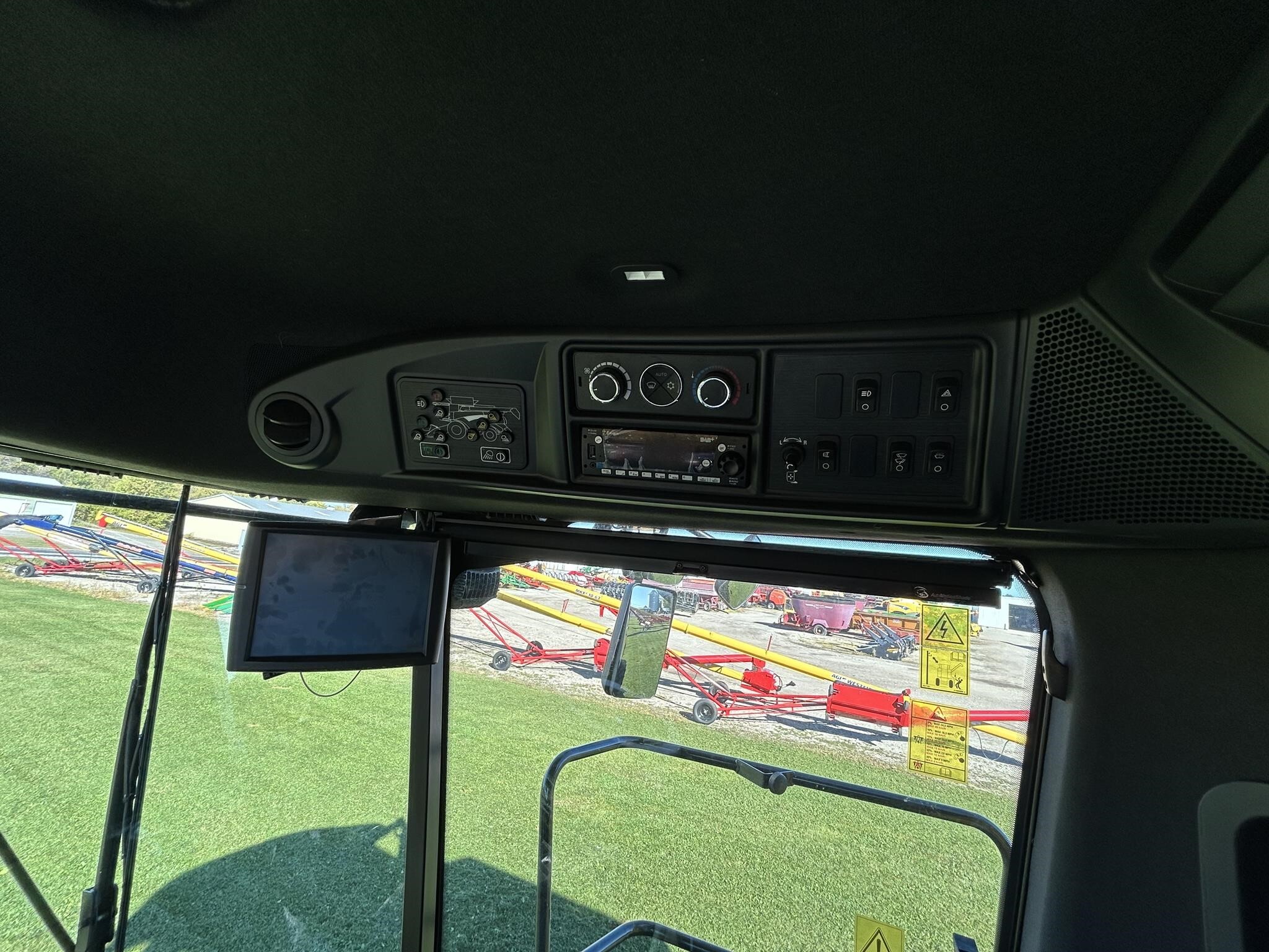 2024 New Holland CR7.90 REVELATION Combine