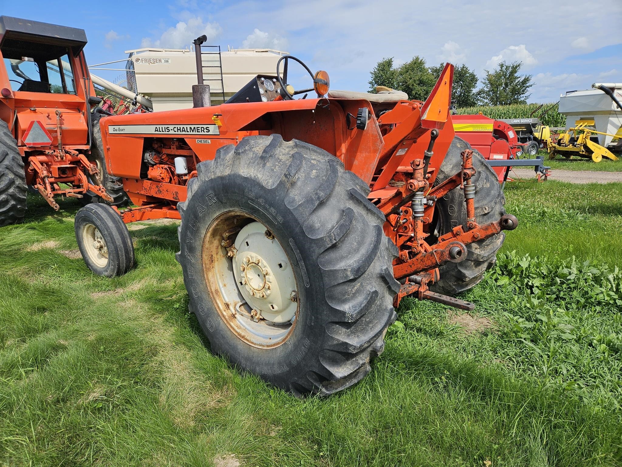 1970 Allis Chalmers 180 Tractor