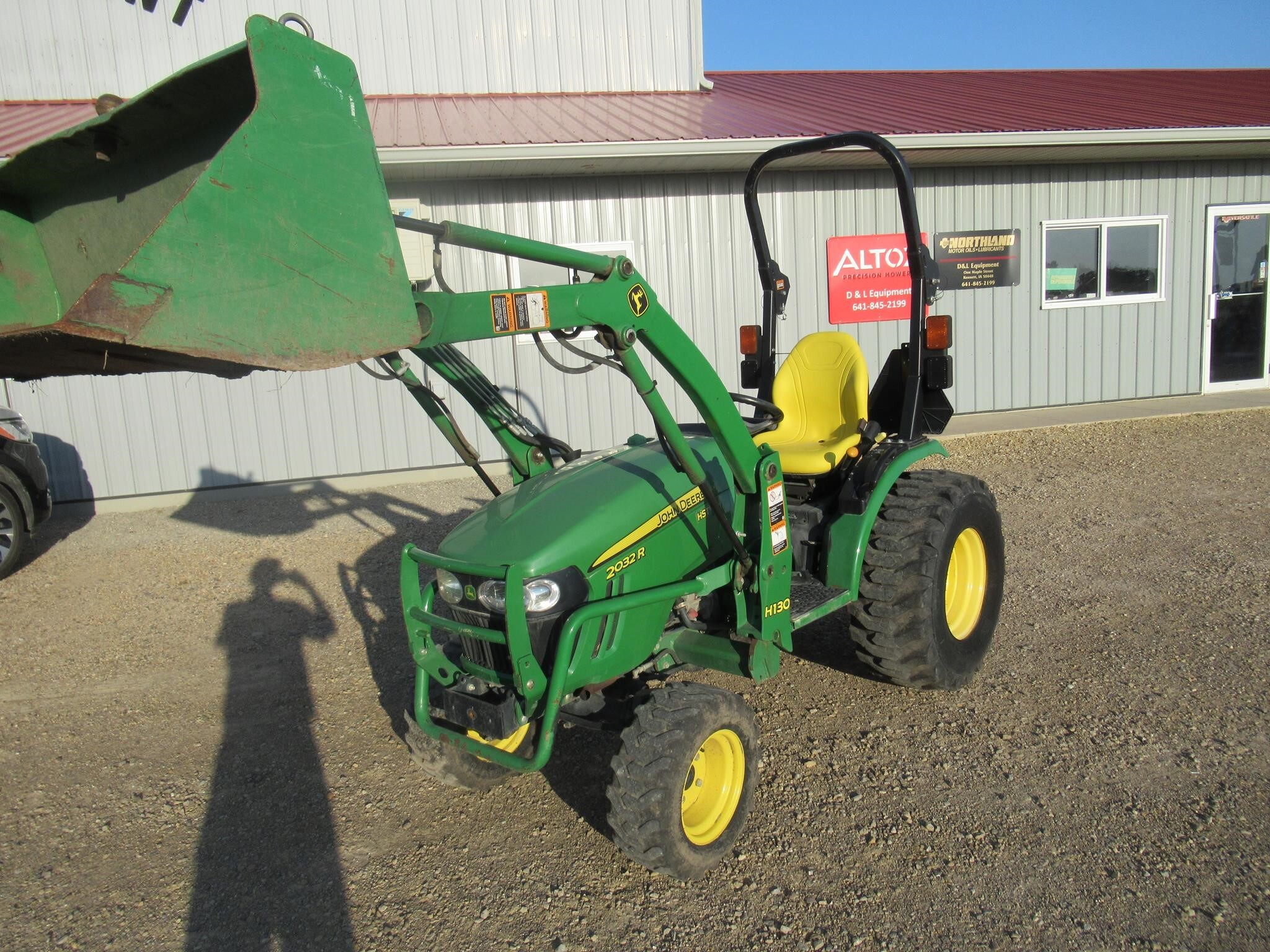 2015 John Deere 2032R Tractor