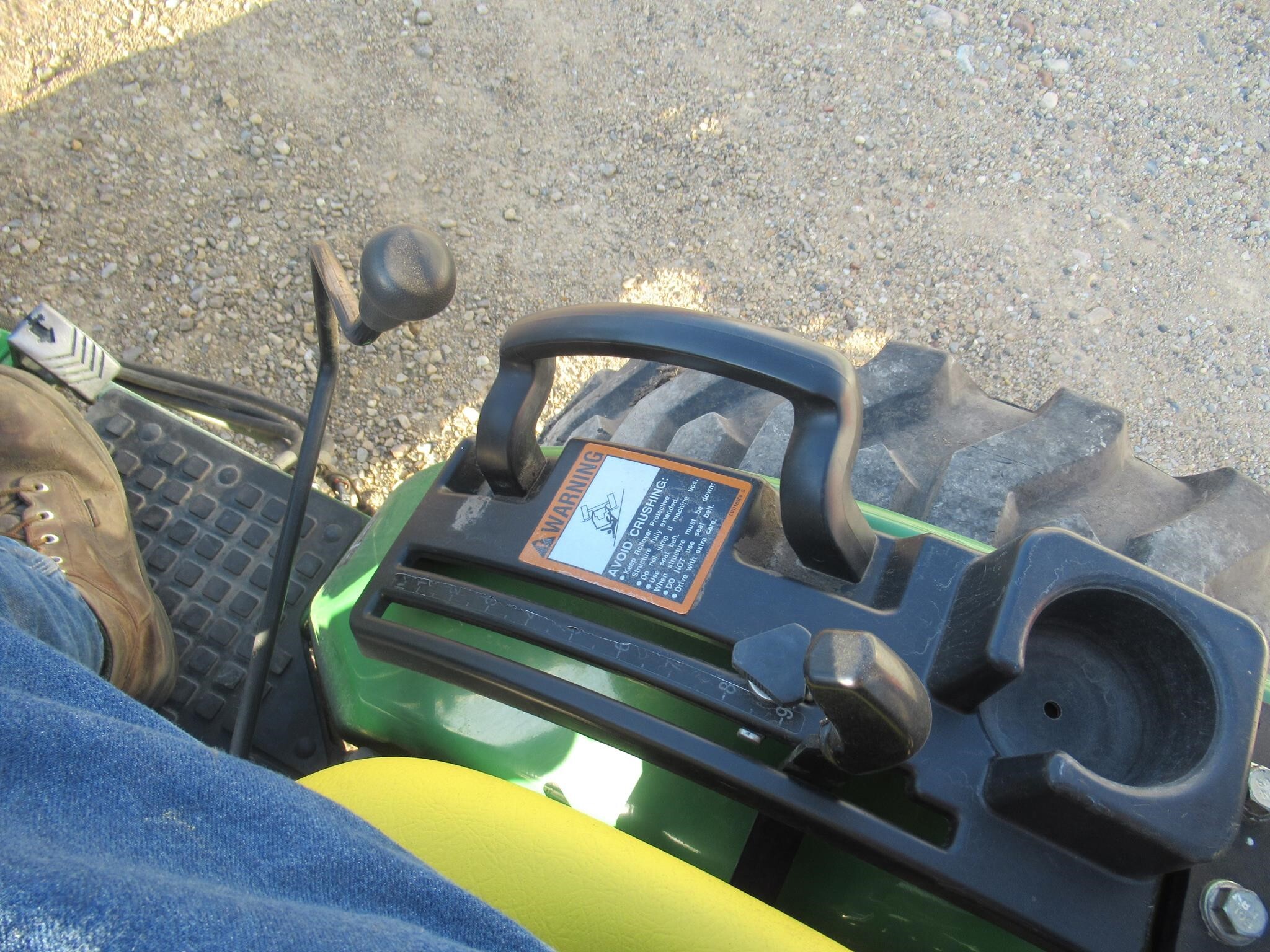 2015 John Deere 2032R Tractor