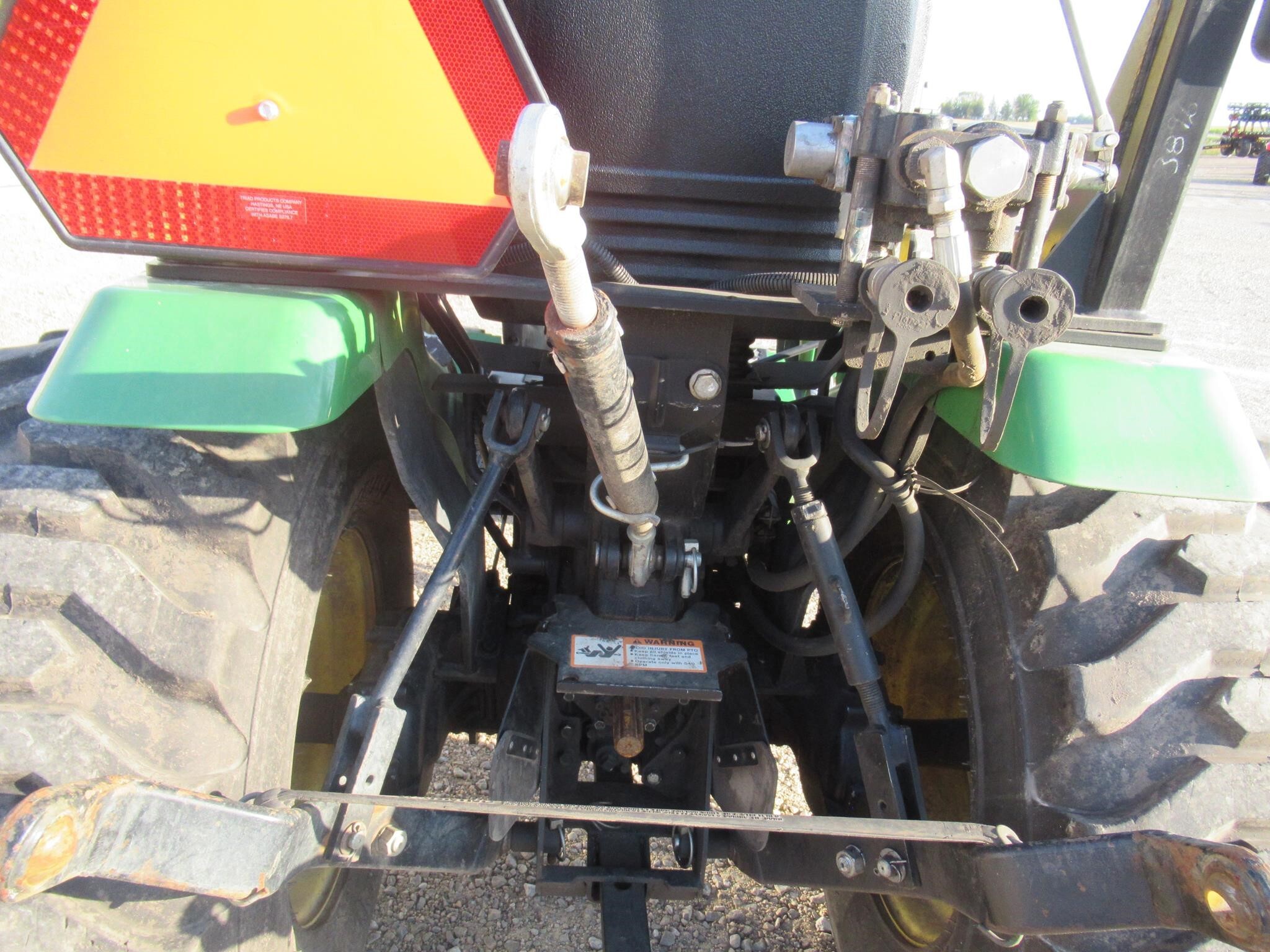 2015 John Deere 2032R Tractor