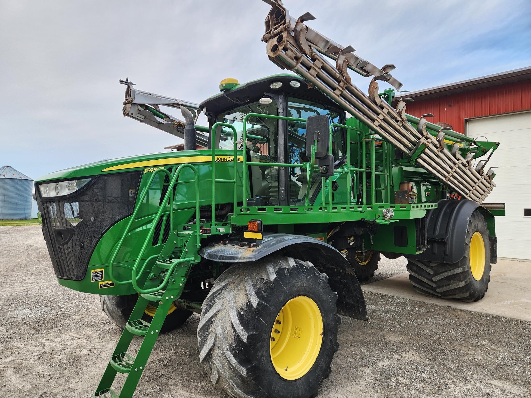 2018 John Deere F4365 Self-Propelled Fertilizer Spreader