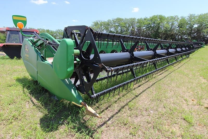 2006 John Deere 635F Platform