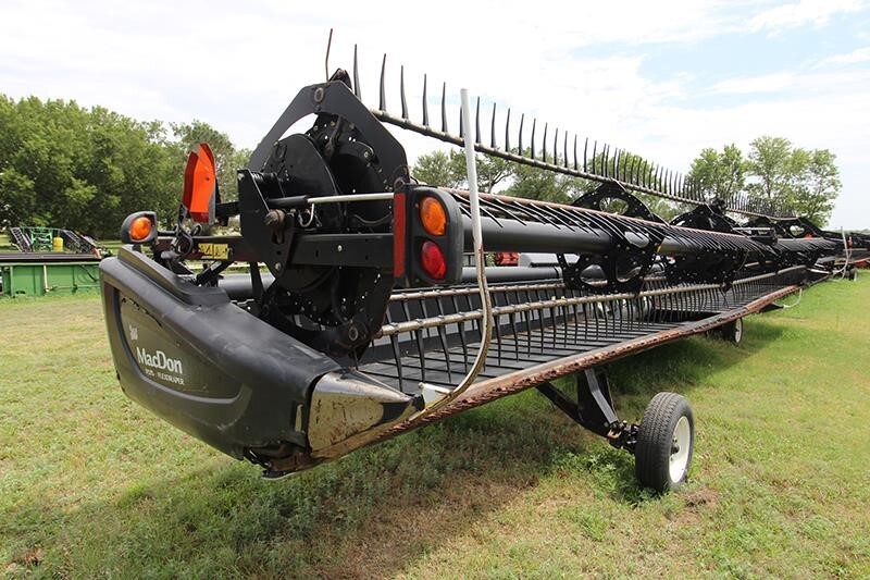 2016 MacDon FD75 Platform