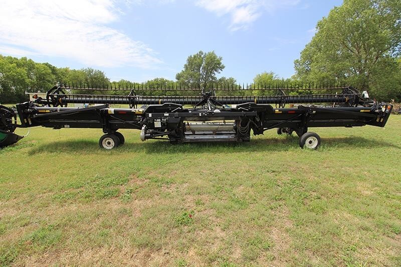 2016 MacDon FD75 Platform