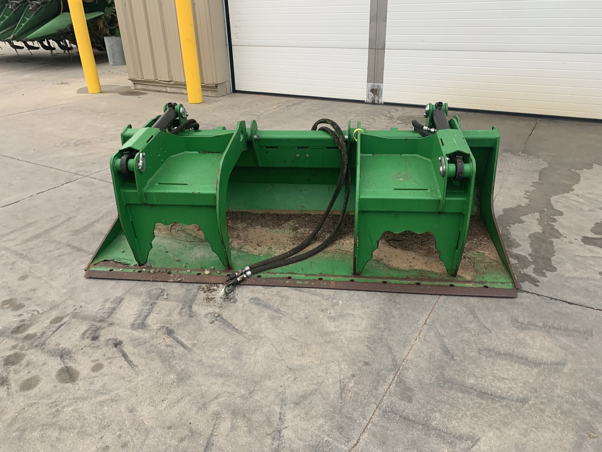 2016 Frontier AD12G Loader and Skid Steer Attachment