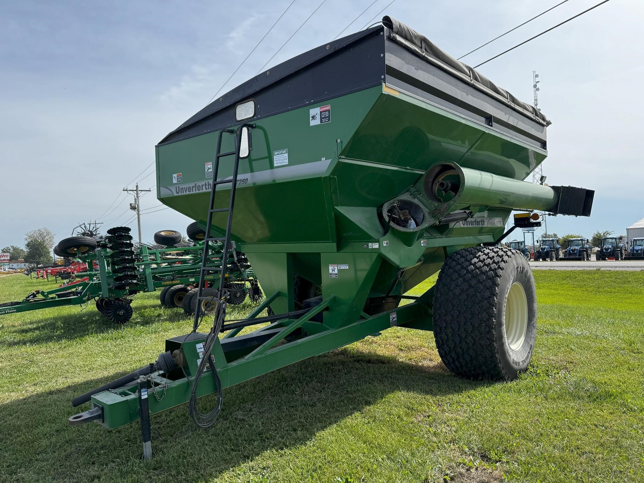 2018 Unverferth 7250 Grain Cart