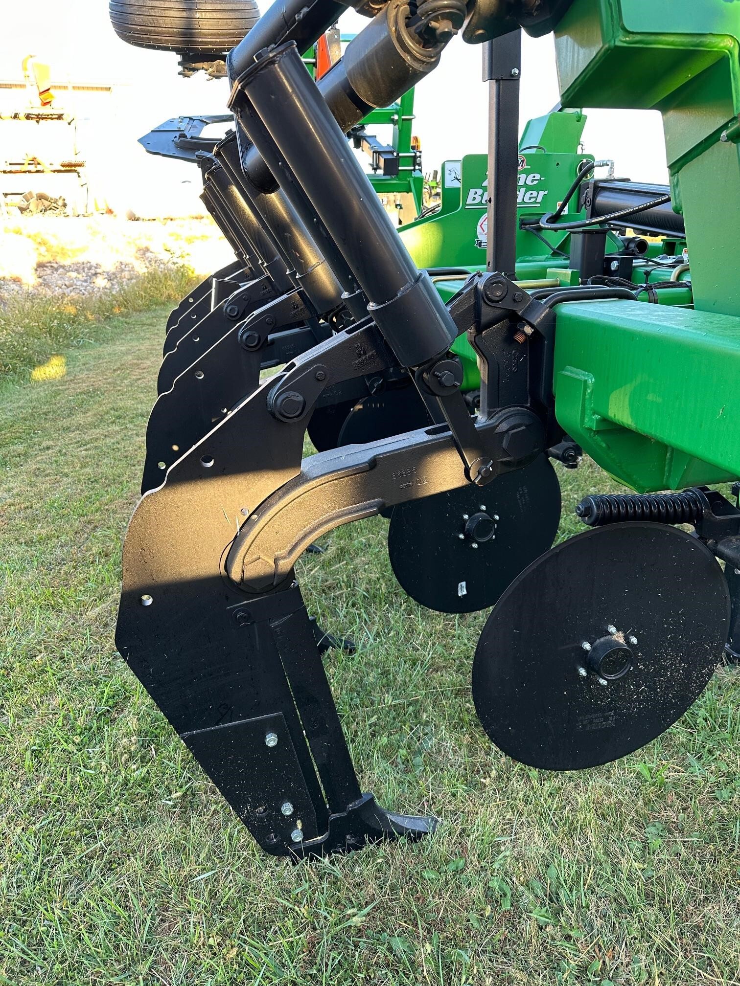  Unverferth Zone-Builder 132 In-Line Ripper