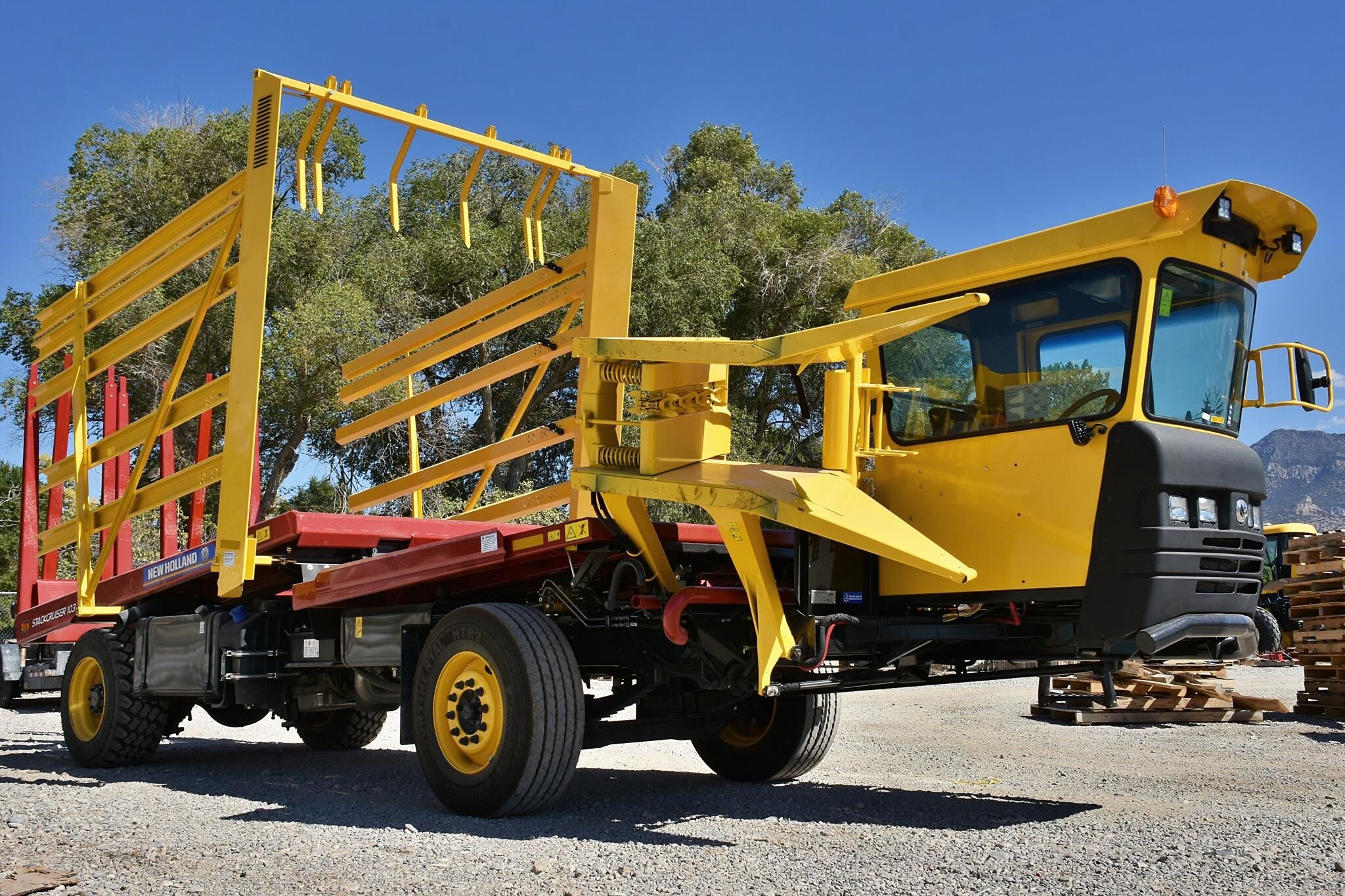 2025 New Holland STACKCRUISER 103 Hay Stacking Equipment