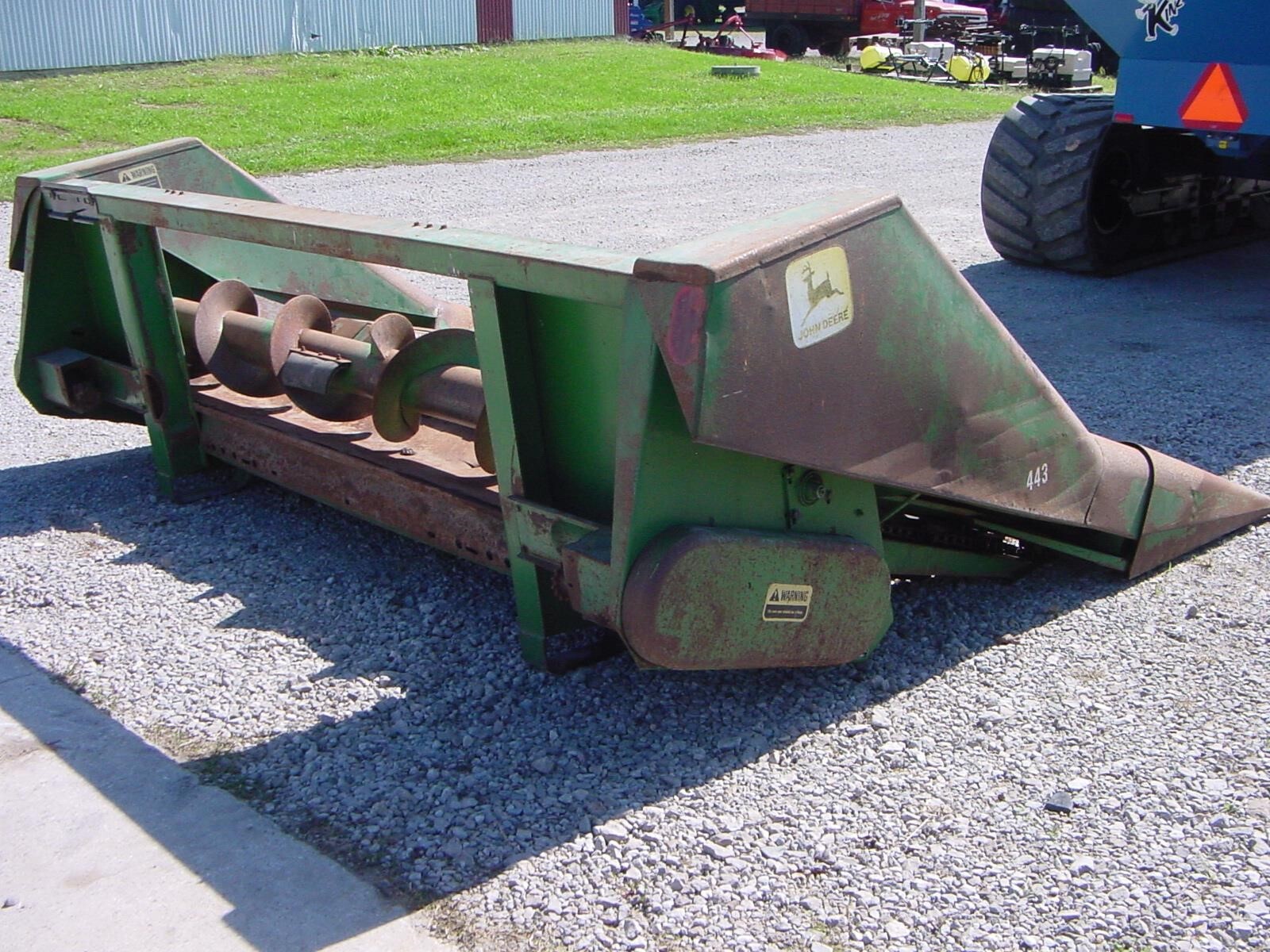  John Deere 443 Corn Head