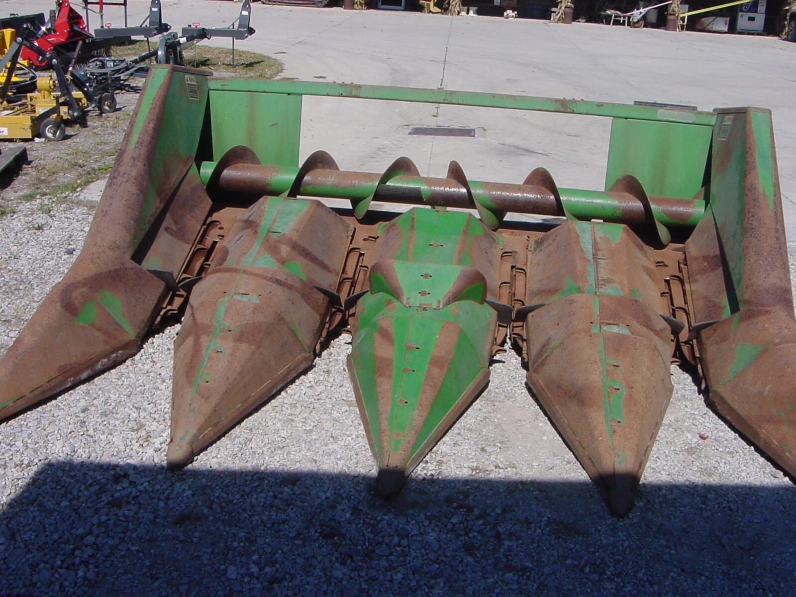  John Deere 443 Corn Head