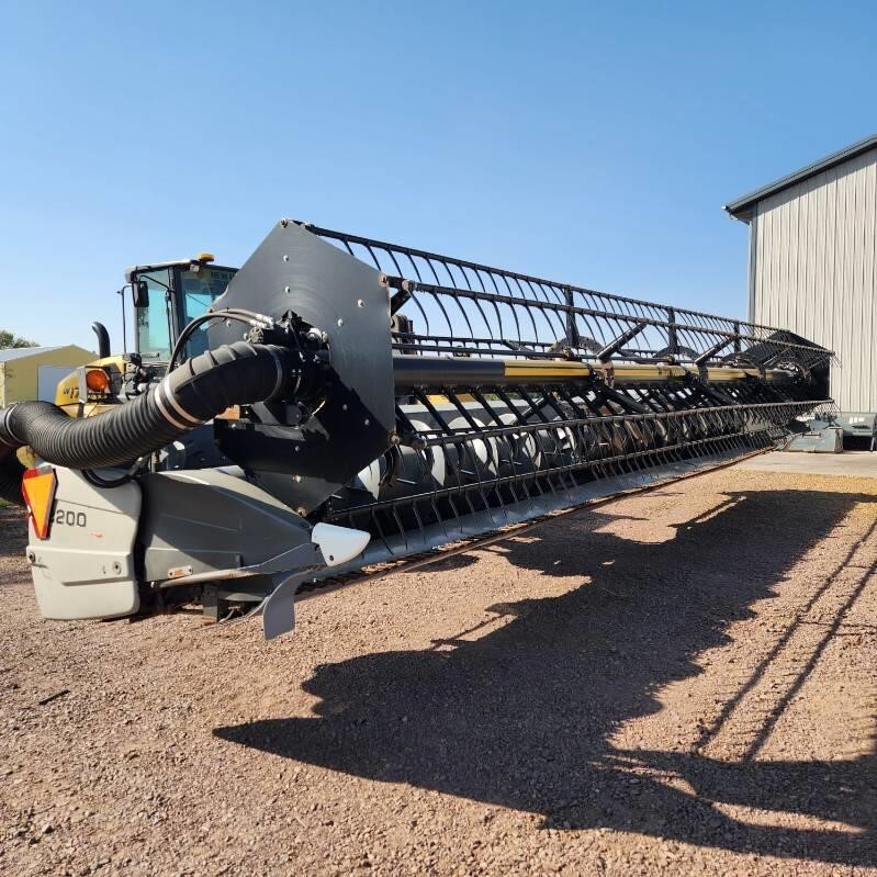 2013 Gleaner 8200 Platform