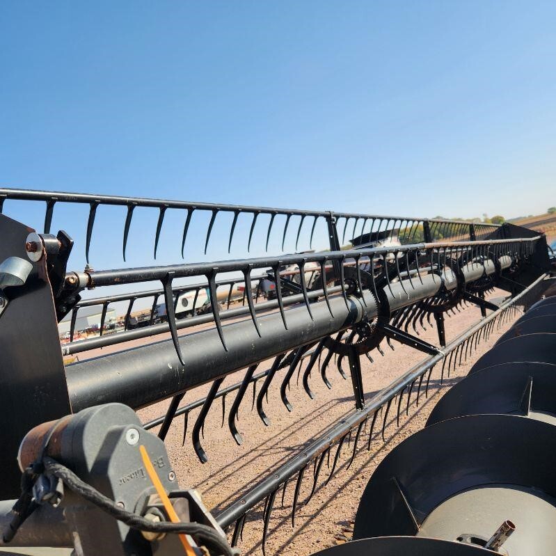 2013 Gleaner 8200 Platform