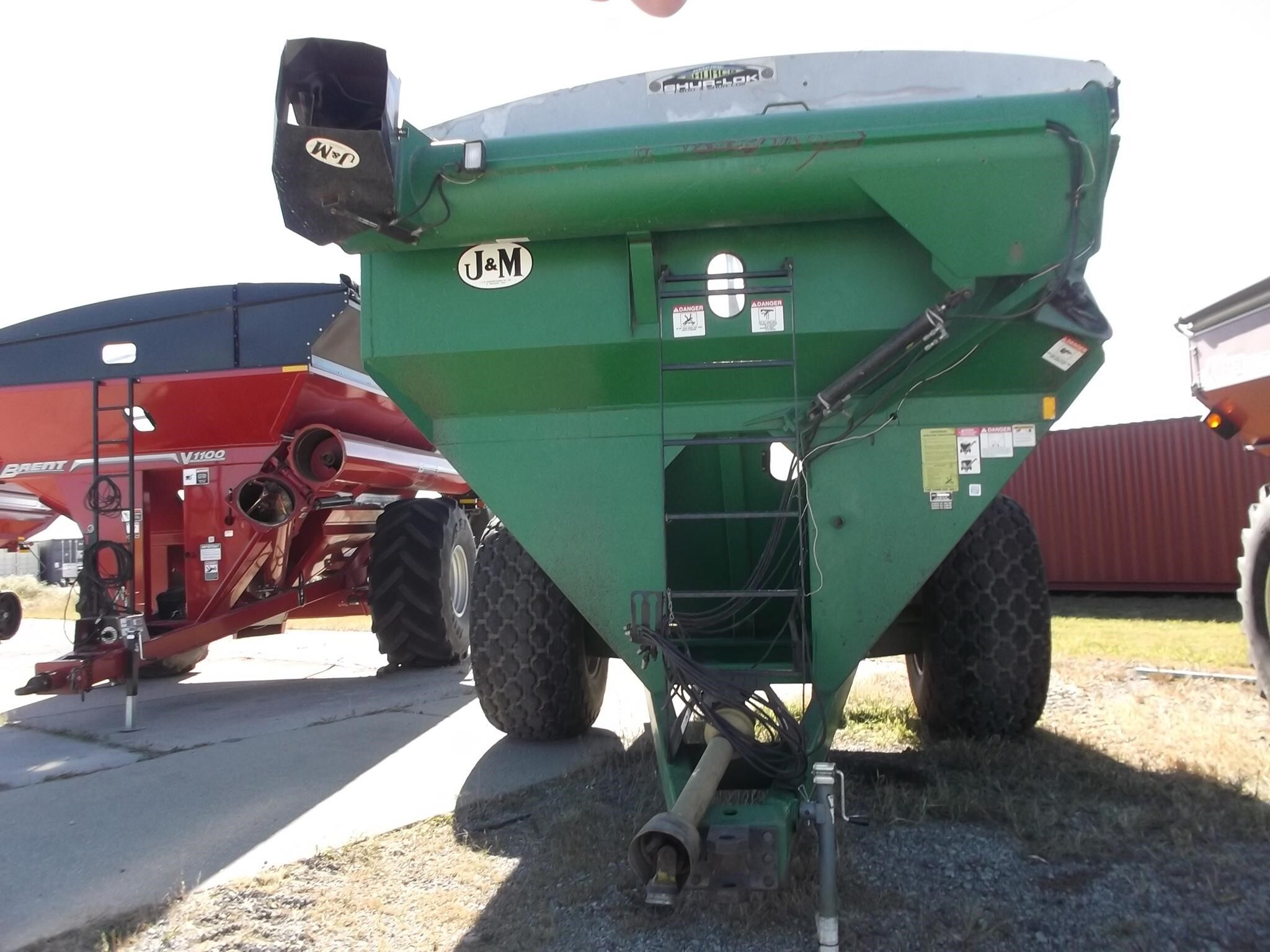 1999 J&M 875-18 Grain Cart