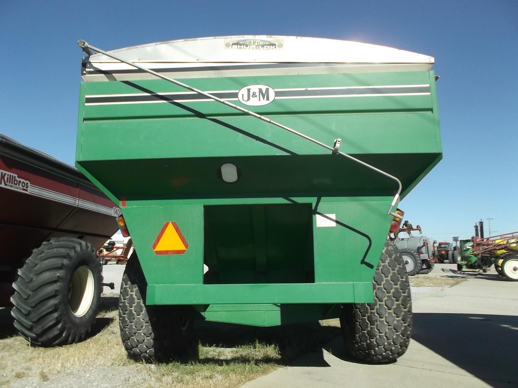 1999 J&M 875-18 Grain Cart