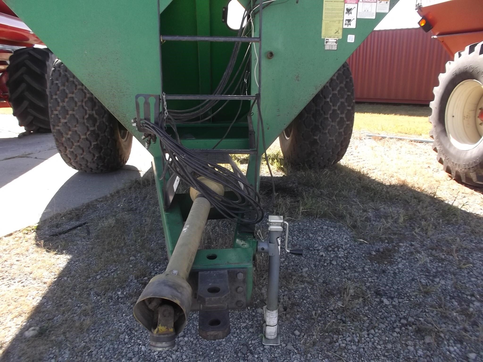 1999 J&M 875-18 Grain Cart