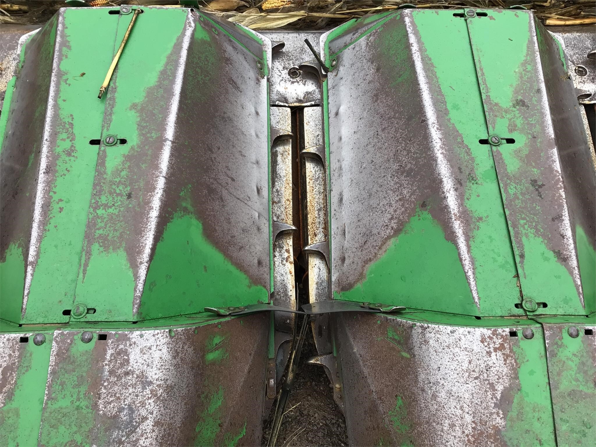  John Deere 643 Corn Head