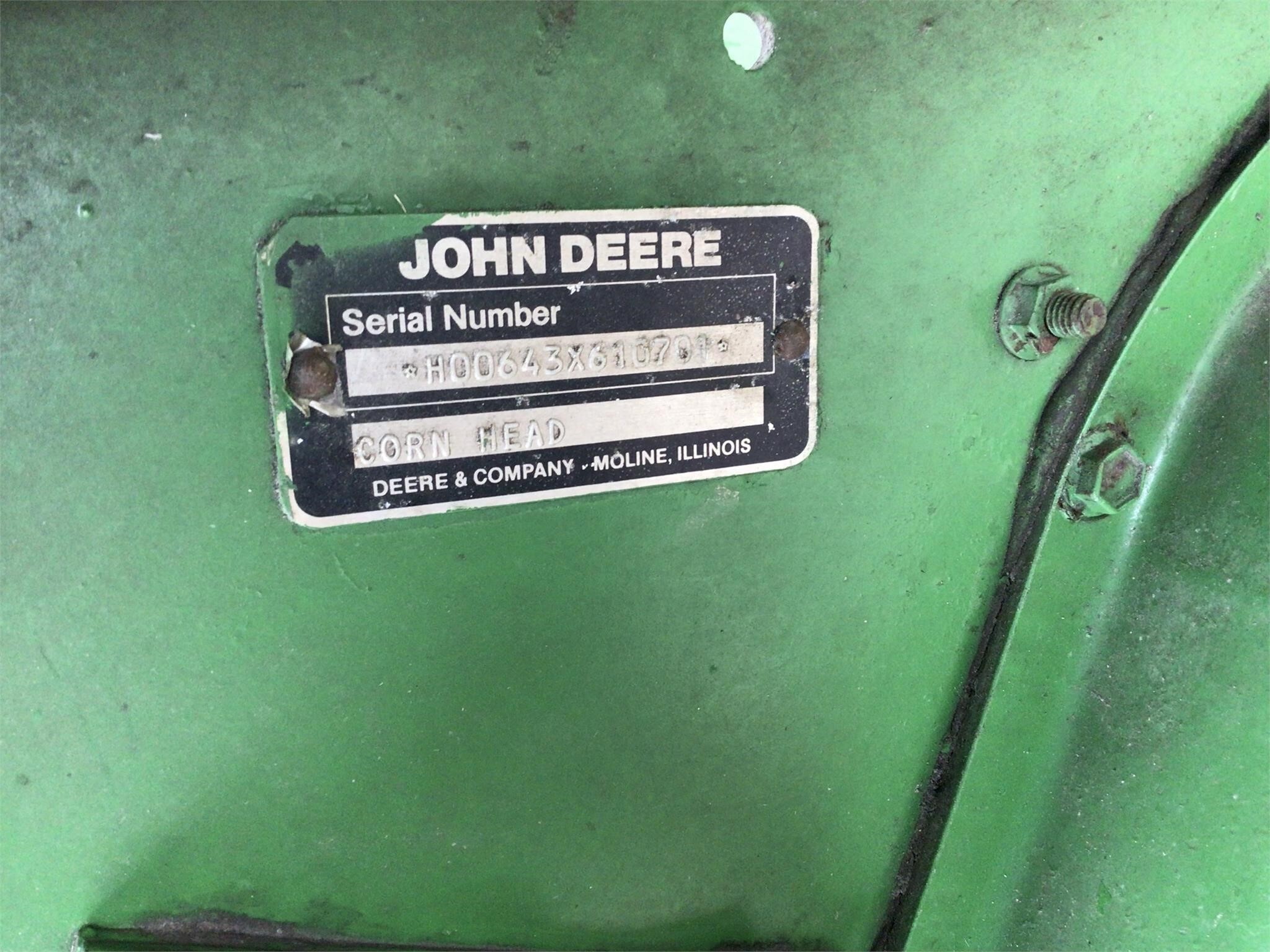  John Deere 643 Corn Head