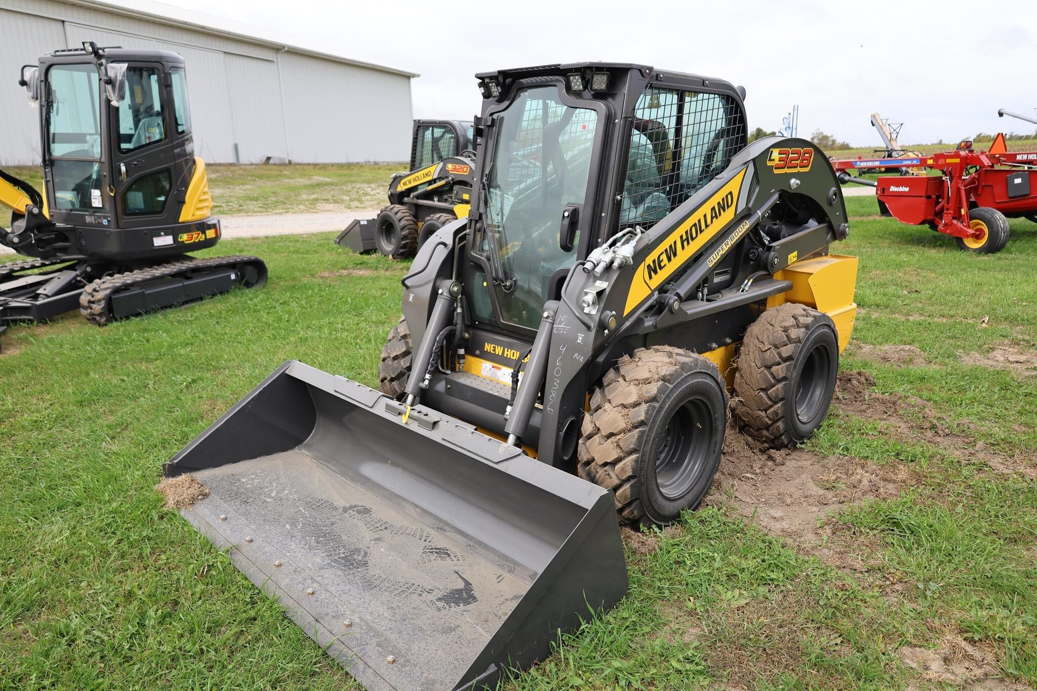  New Holland L328 Skid Steer