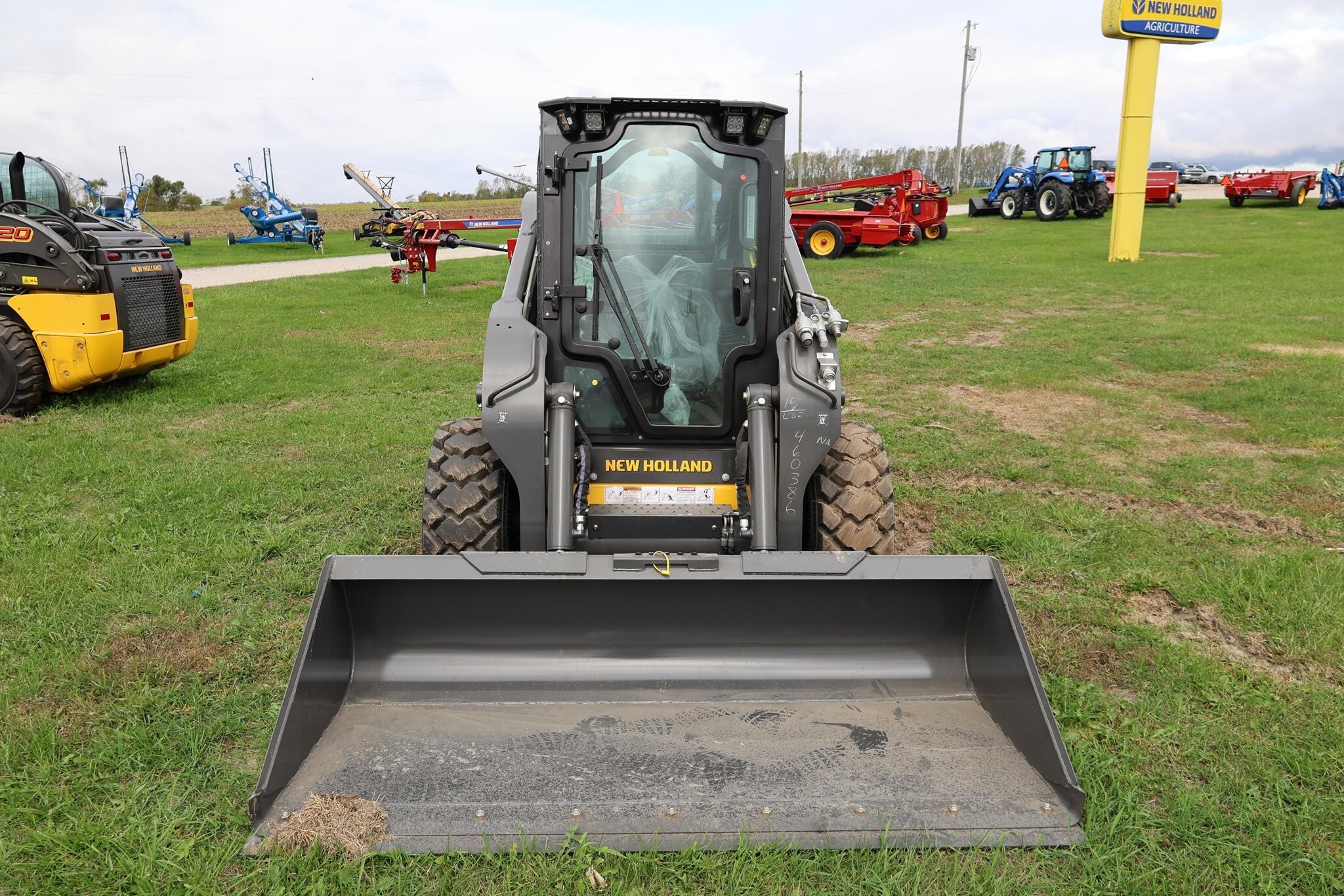  New Holland L328 Skid Steer