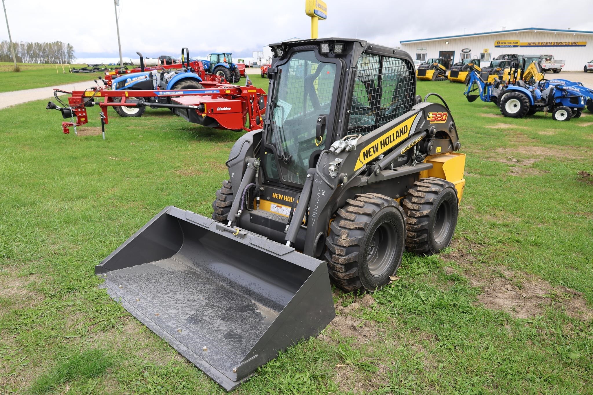  New Holland L320 Skid Steer