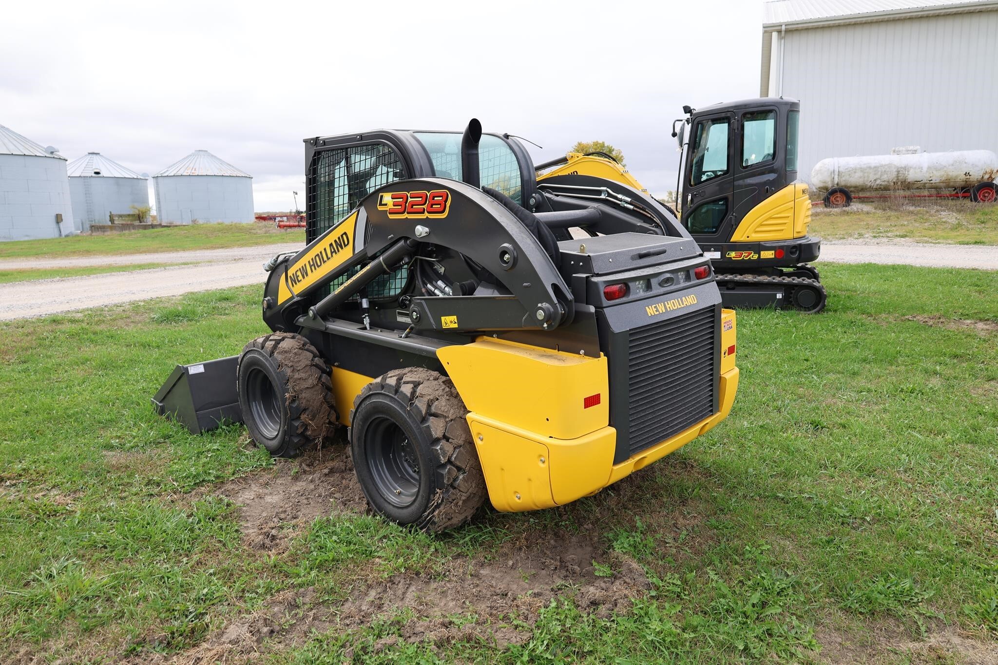  New Holland L328 Skid Steer