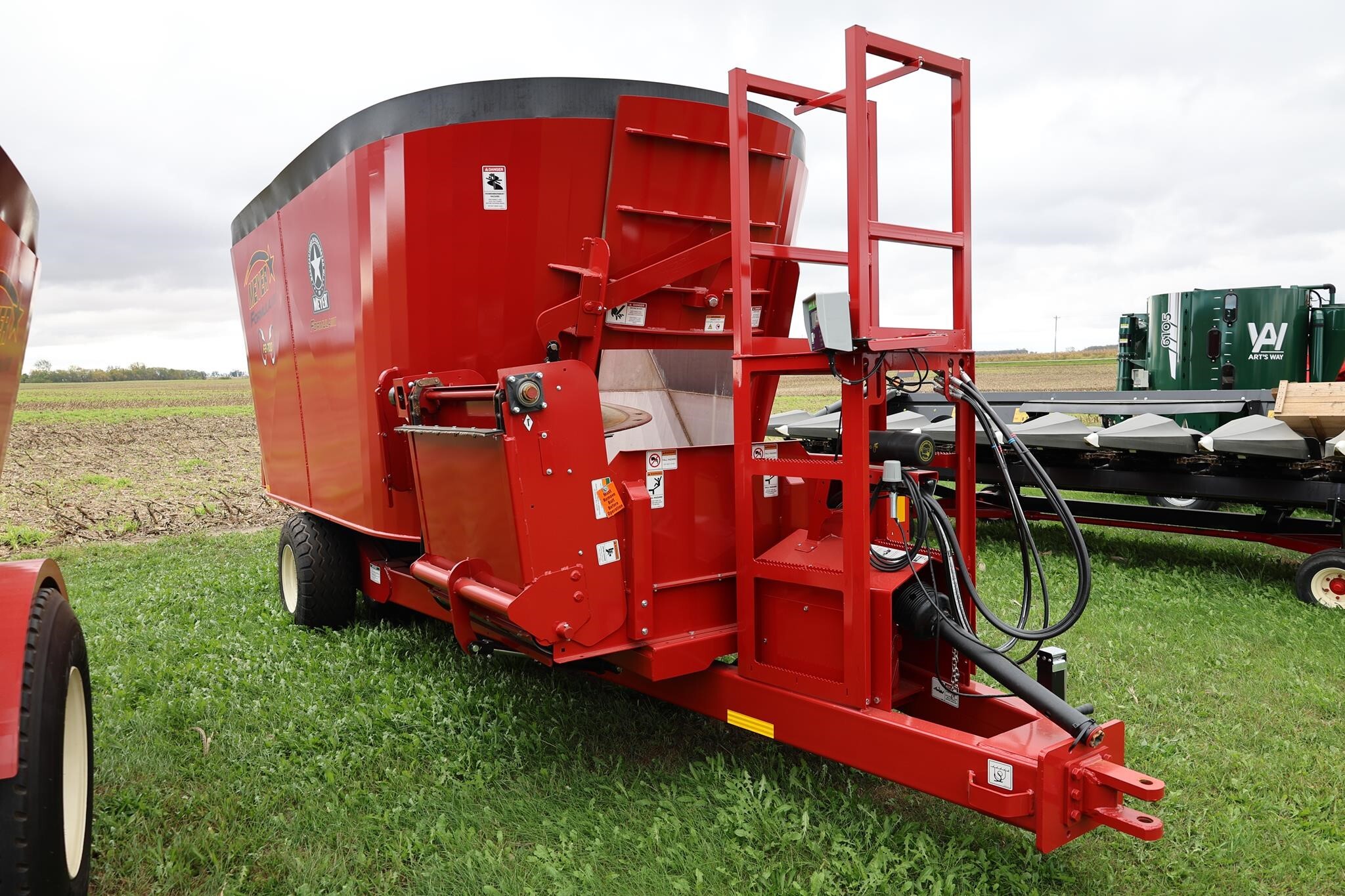  Meyer F700 Feed Wagon