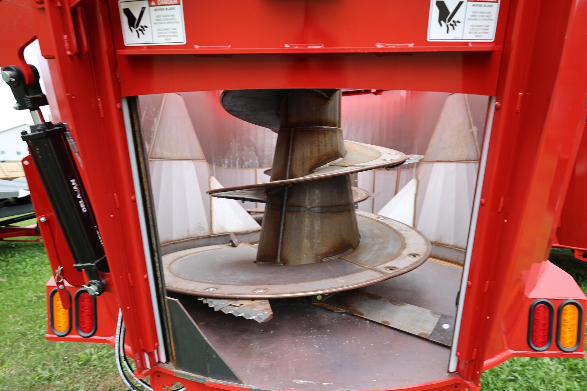  Meyer F700 Feed Wagon