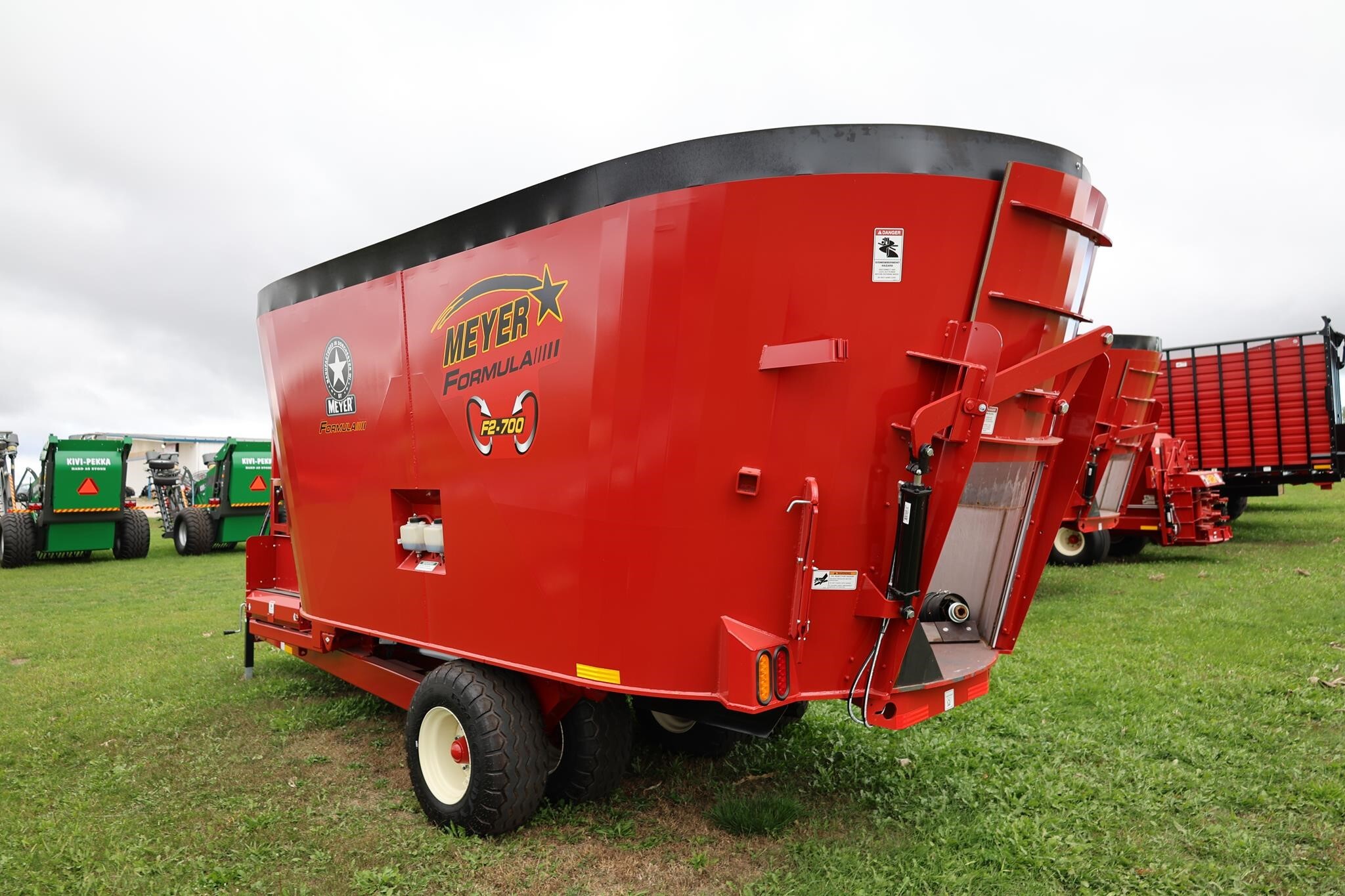  Meyer F700 Feed Wagon