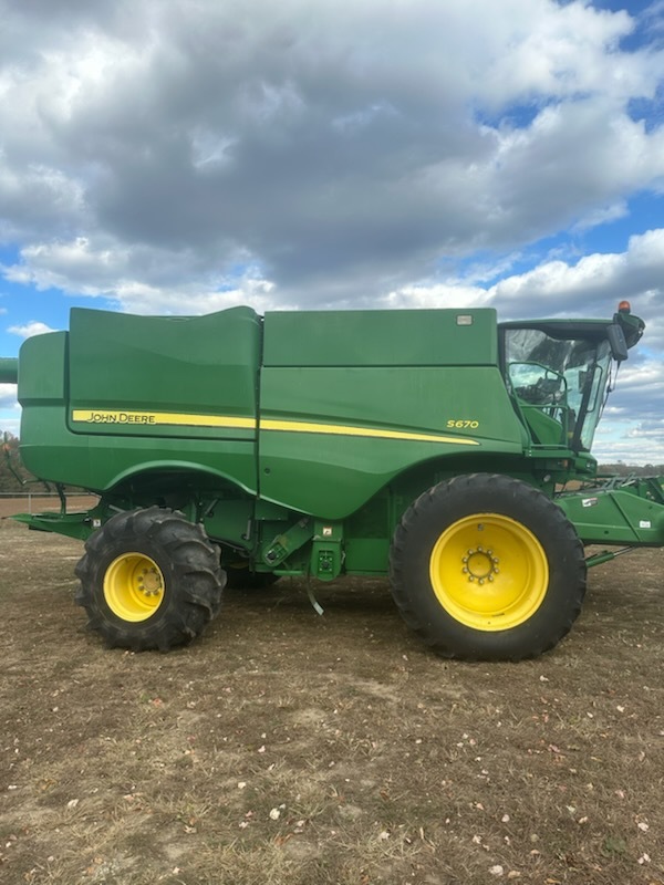 2014 John Deere S670 Combine