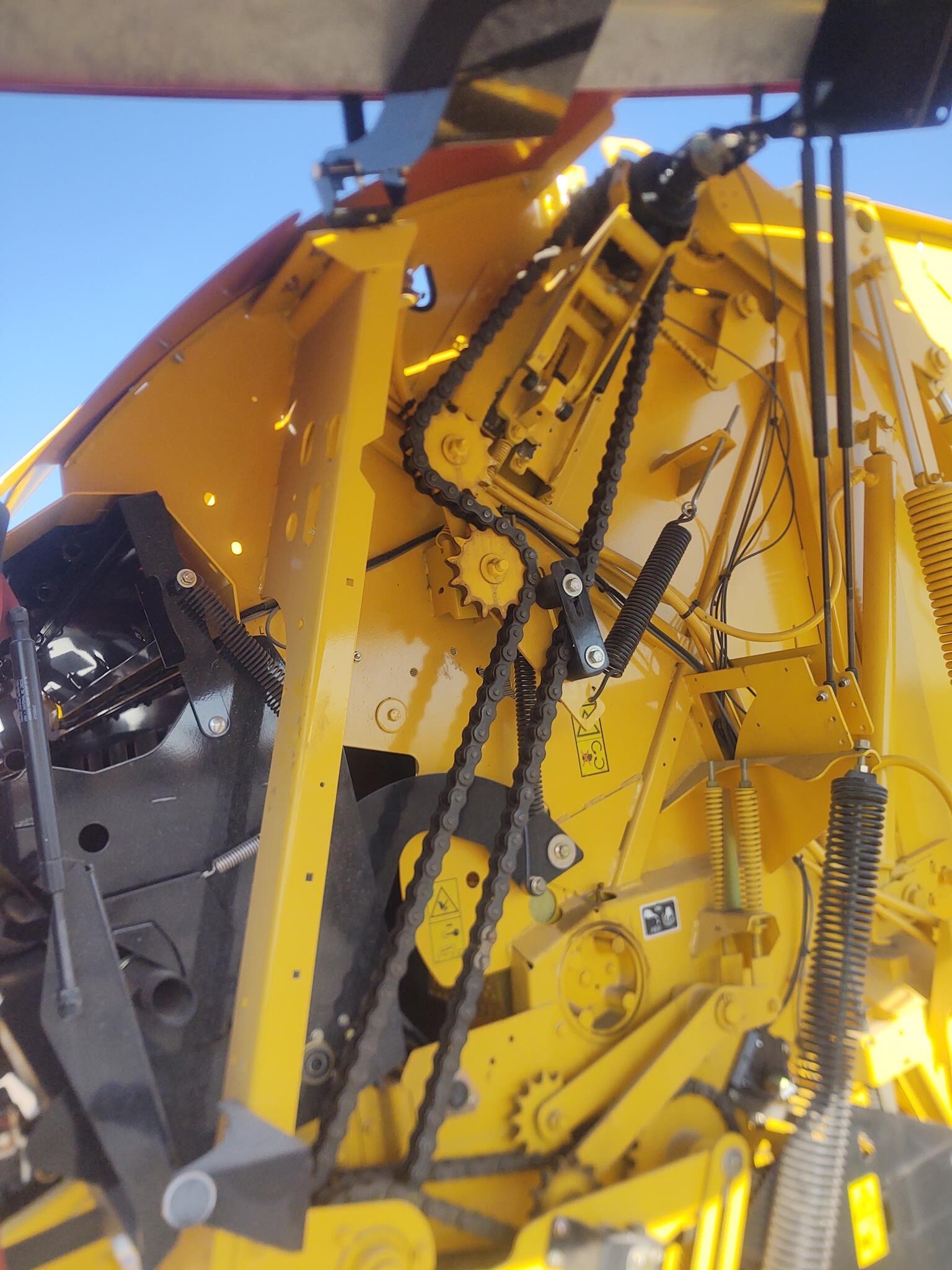 2024 New Holland Roll-Belt 560 Round Baler