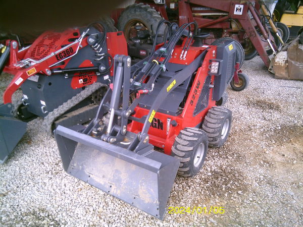 2023 EGN 323W Skid Steer