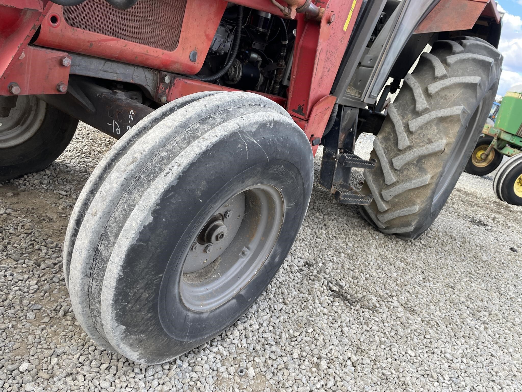  Massey Ferguson 390 Tractor