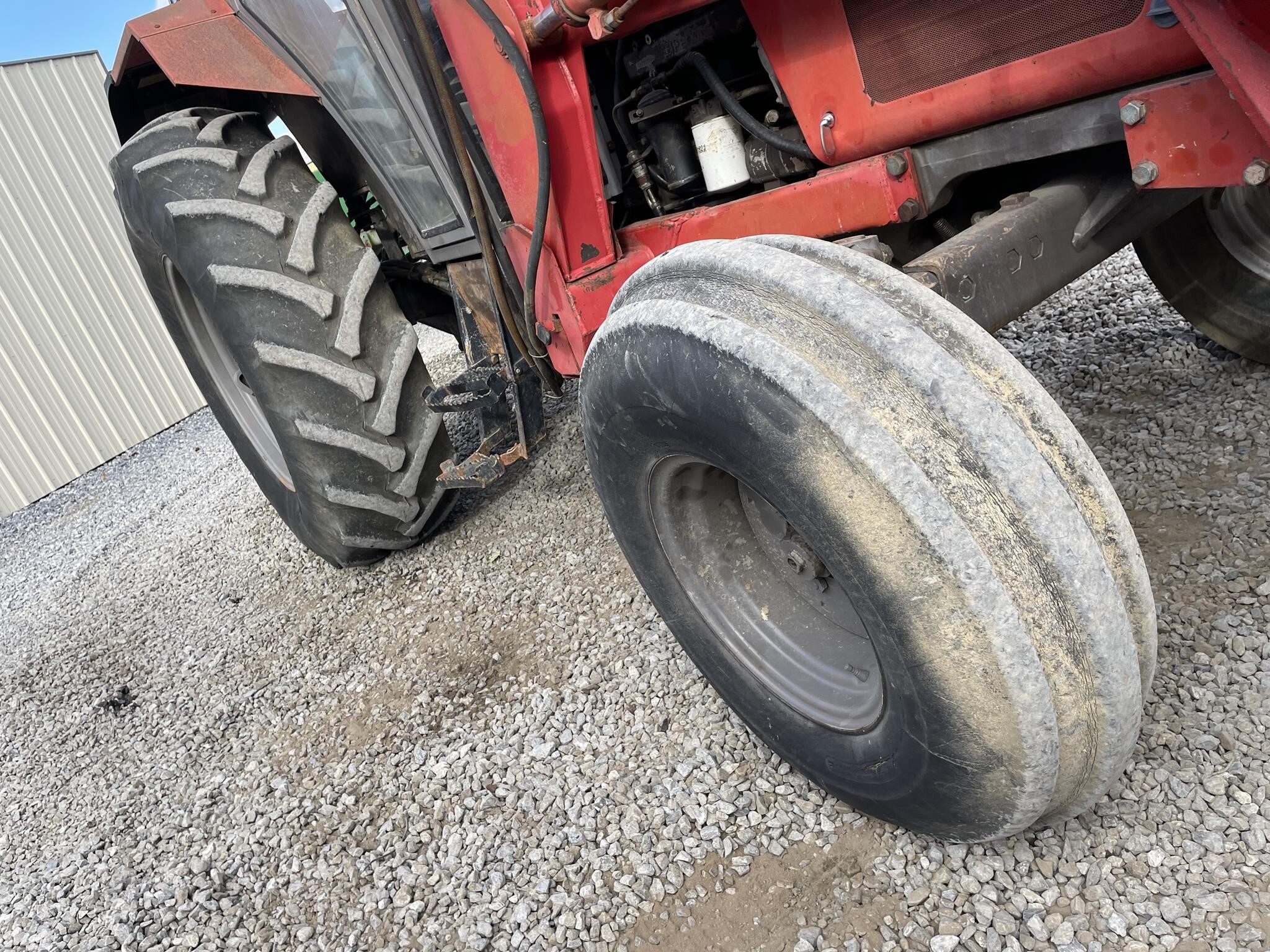  Massey Ferguson 390 Tractor