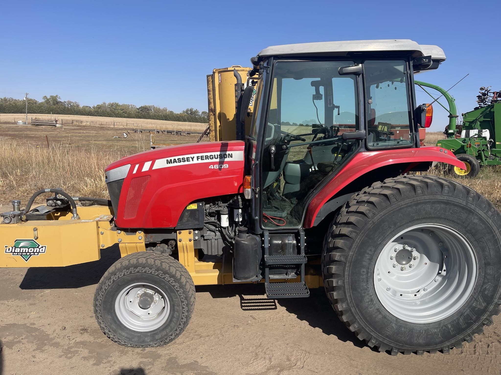 2015 Massey Ferguson 4609 Tractor