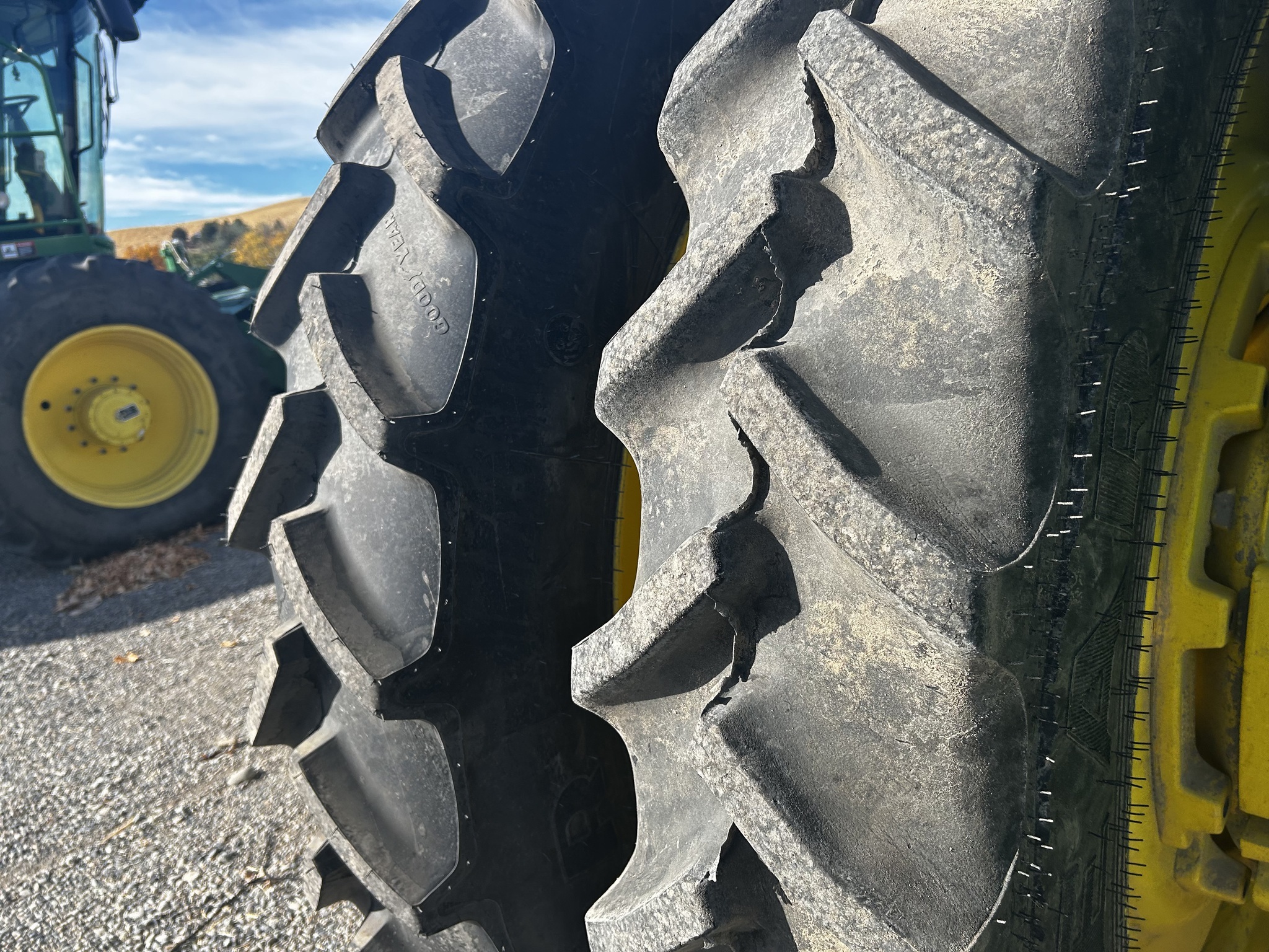 2022 John Deere 8R 280 Tractor