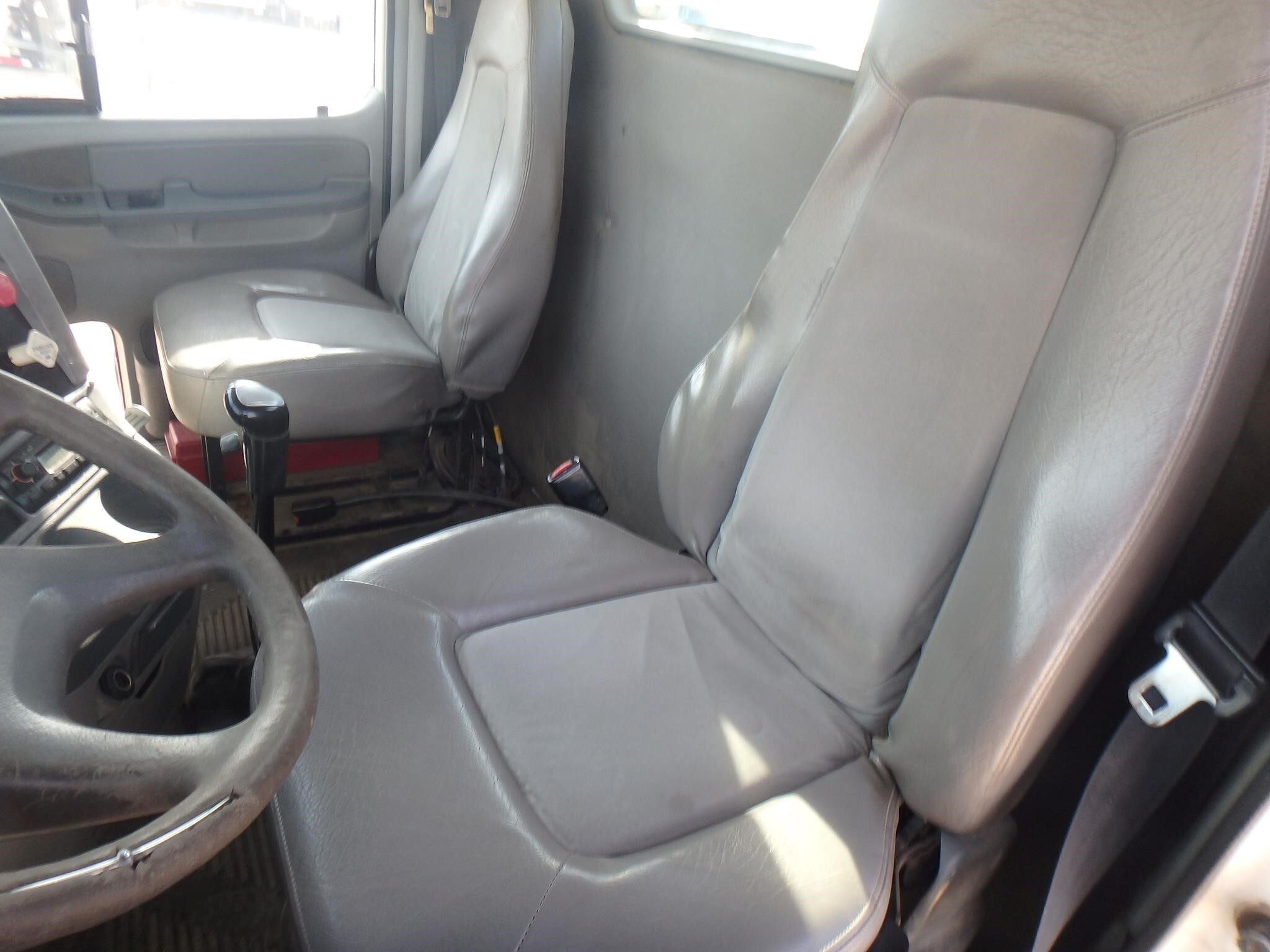 2005 Freightliner Columbia 120 Semi Trucks/Trailer