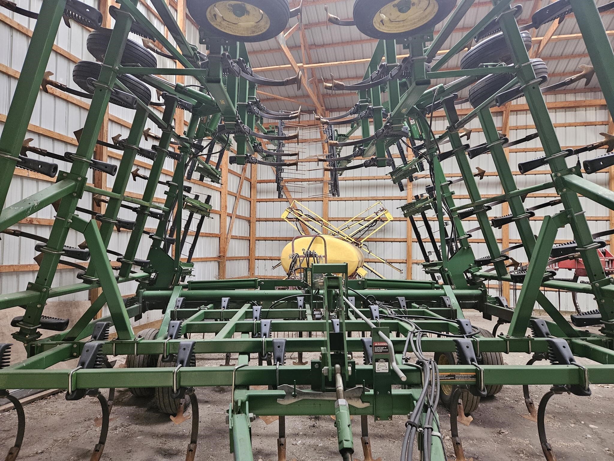 2003 John Deere 980 Field Cultivator