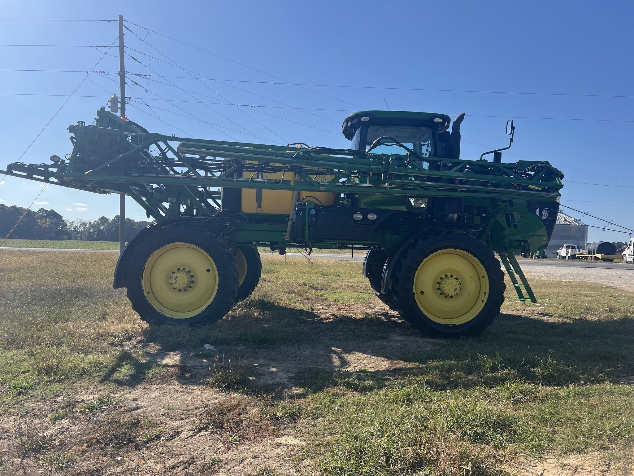 2021 John Deere R4030 Self-Propelled Sprayer