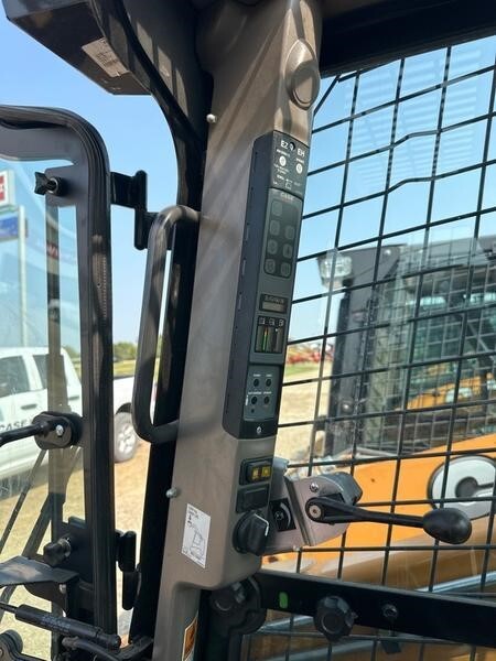 2014 Case TV380 Skid Steer