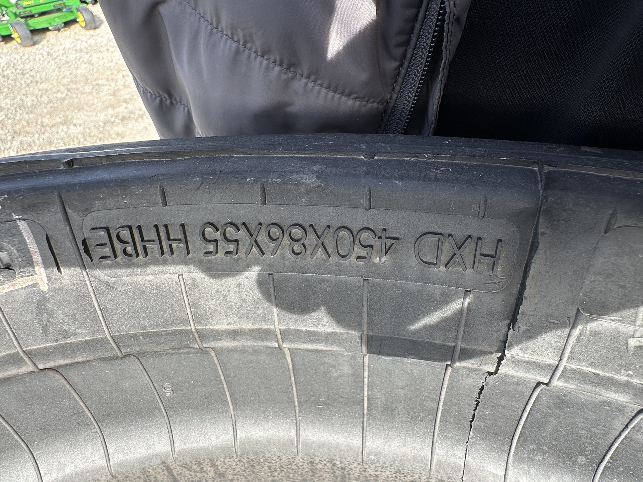  Deere 325G Skid Steer