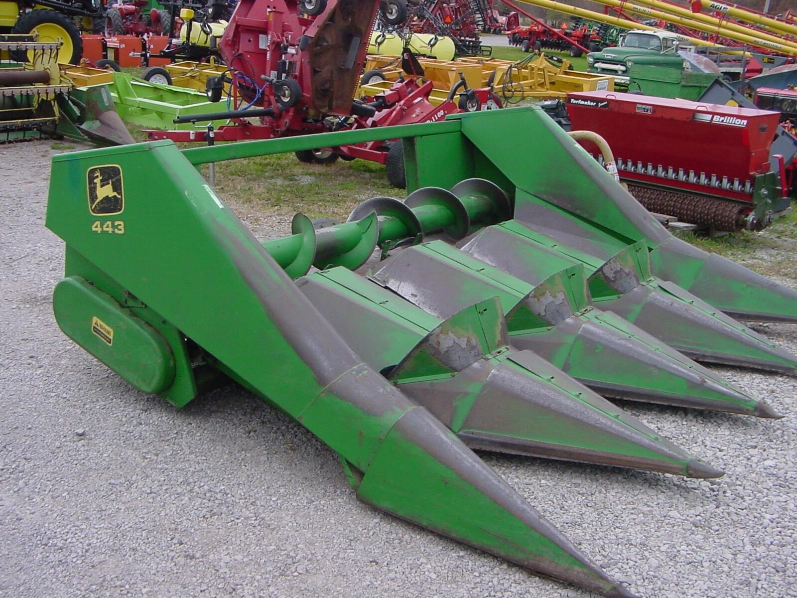  John Deere 443 Corn Head